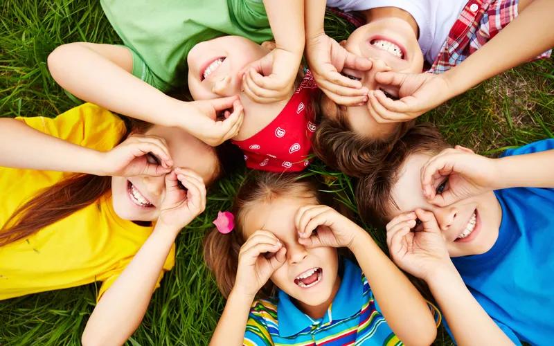 bambini che giocano